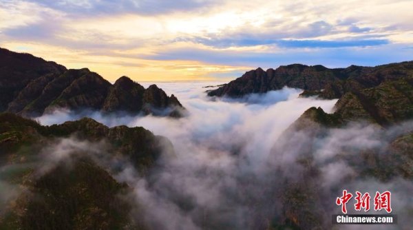 秋赏贺兰山云海：心旷神怡处 恰似入仙山